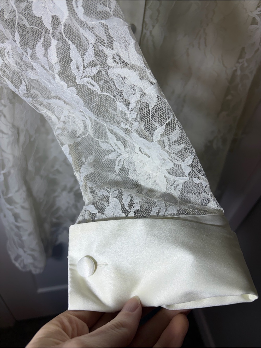 RARE VINTAGE Victoria's Secret Gold Label Cream Satin Button-Up Robe - Picture 4 of 6